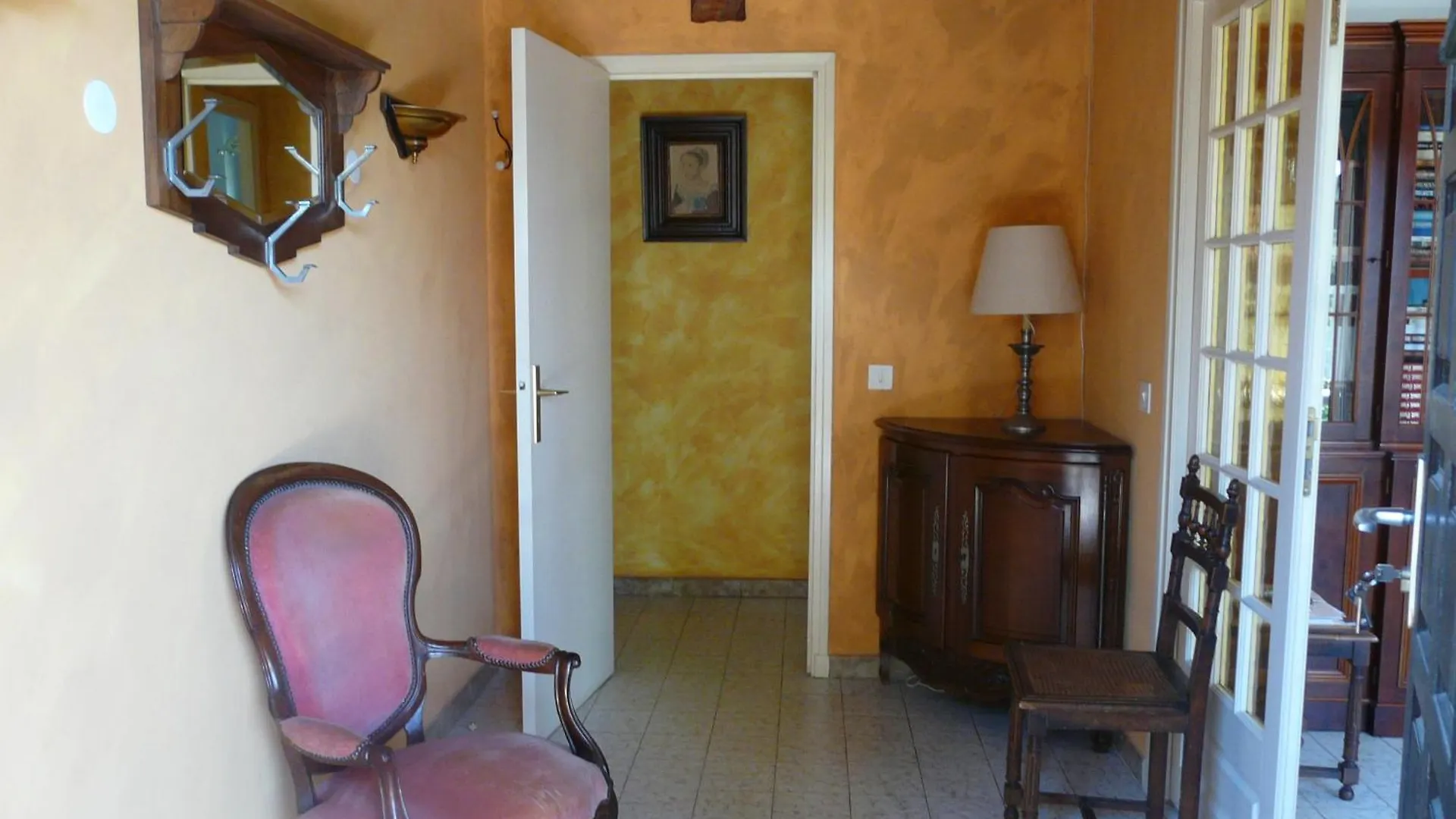 First Floor Of A Typical House Close To Aix En Provence 6 Personnes Châteauneuf-le-Rouge