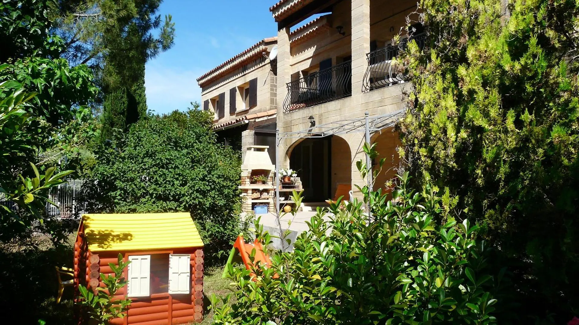 First Floor Of A Typical House Close To Aix En Provence 6 Personnes Châteauneuf-le-Rouge 度假居