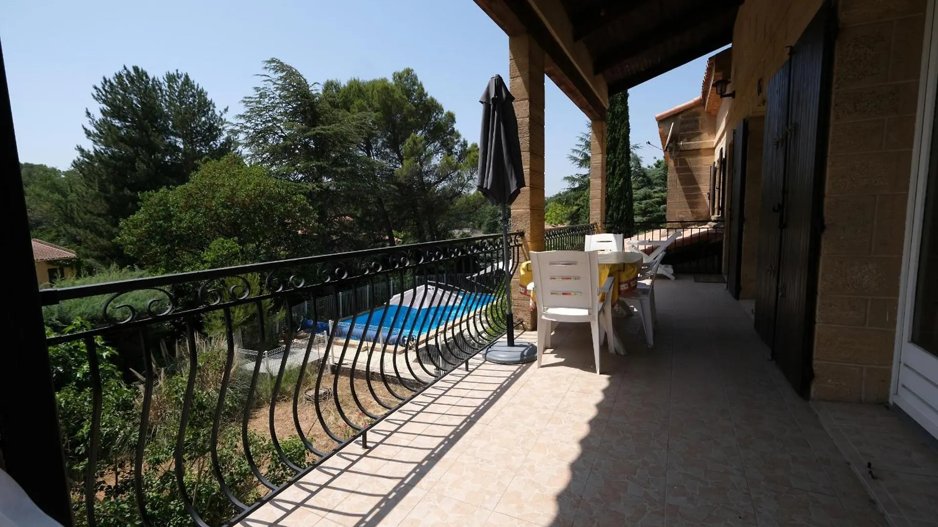 First Floor Of A Typical House Close To Aix En Provence 6 Personnes Châteauneuf-le-Rouge