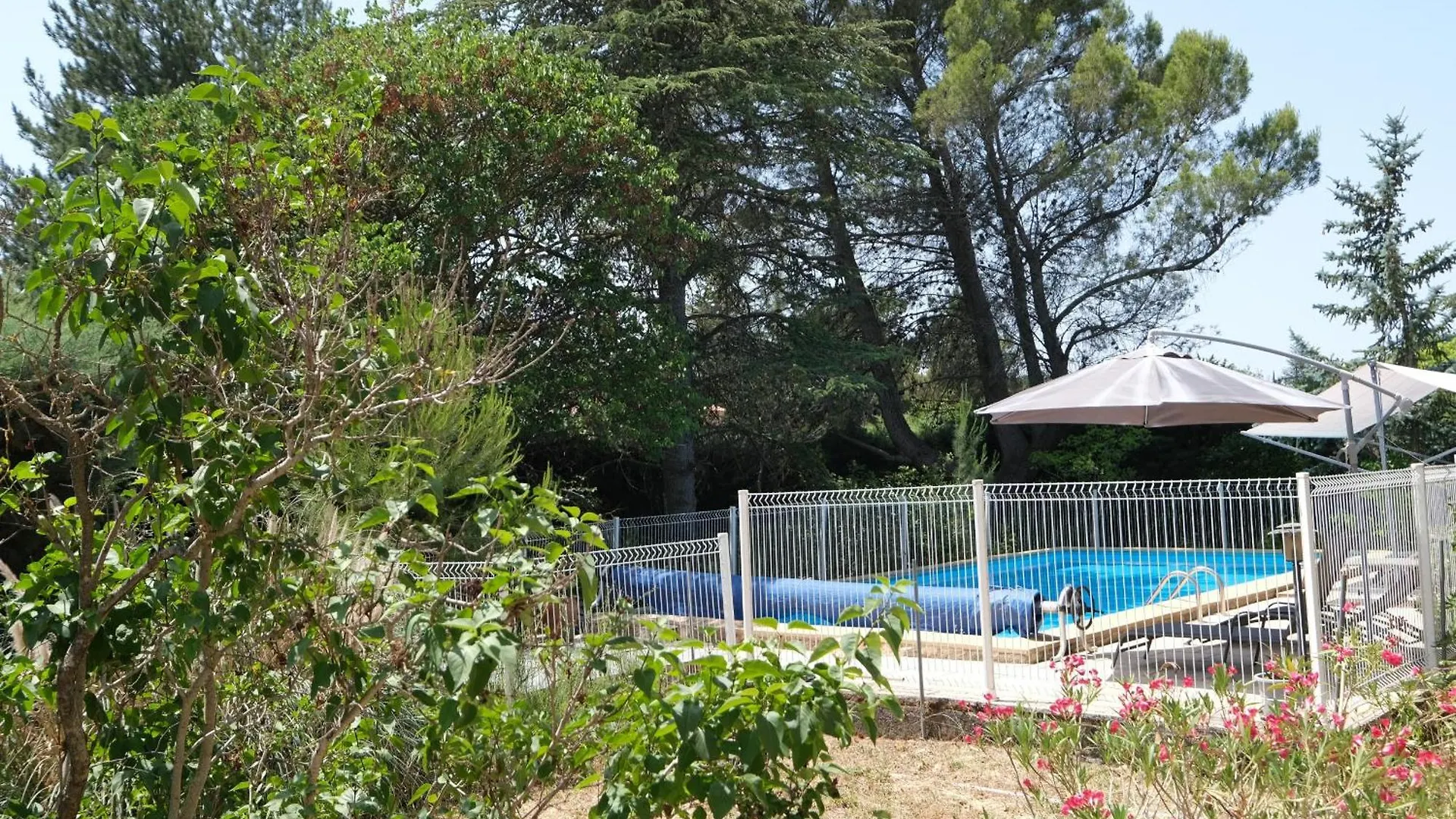 First Floor Of A Typical House Close To Aix En Provence 6 Personnes Châteauneuf-le-Rouge 0*,